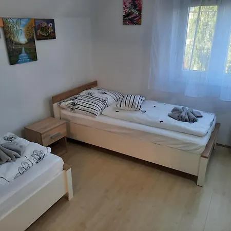 Apartment Galeria Vendeghaz *