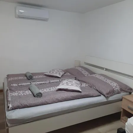 Galeria Vendeghaz Apartment *
