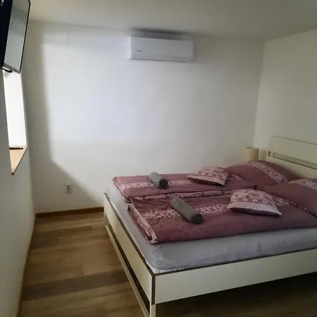 Apartment Galeria Vendeghaz *