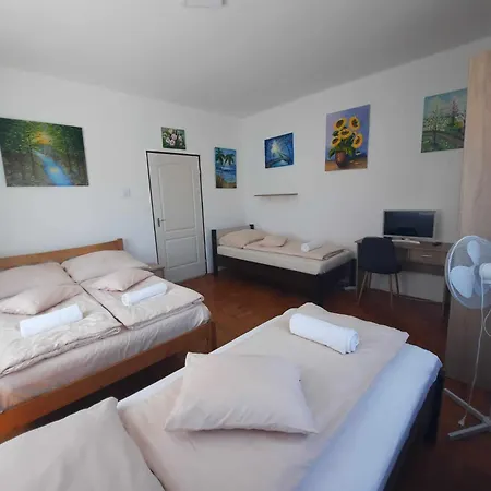 Galeria Vendeghaz Lägenhet Hajdúszoboszló