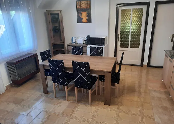 Galeria Vendeghaz 아파트 *